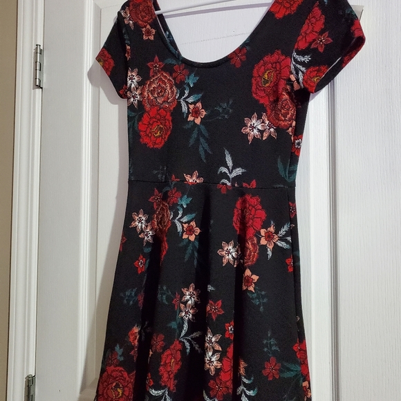 Dresses clothes - Picture 2 of 3